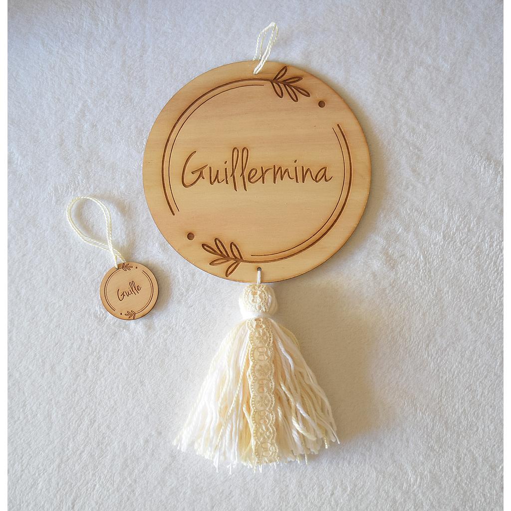 Cartel grabado en madera en tonos crudo y marfil